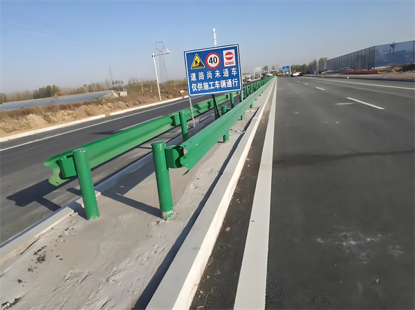 荆门公路护栏守护安全横跨多个行业的应用